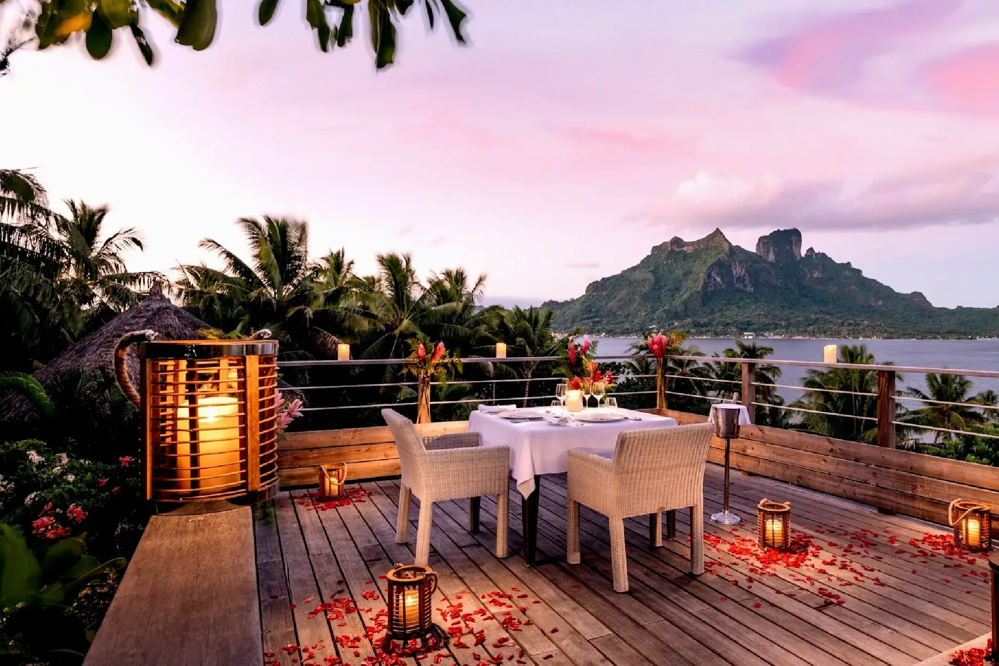 HOTEL CONRAD BORA BORA NUI浪漫山景用餐區
