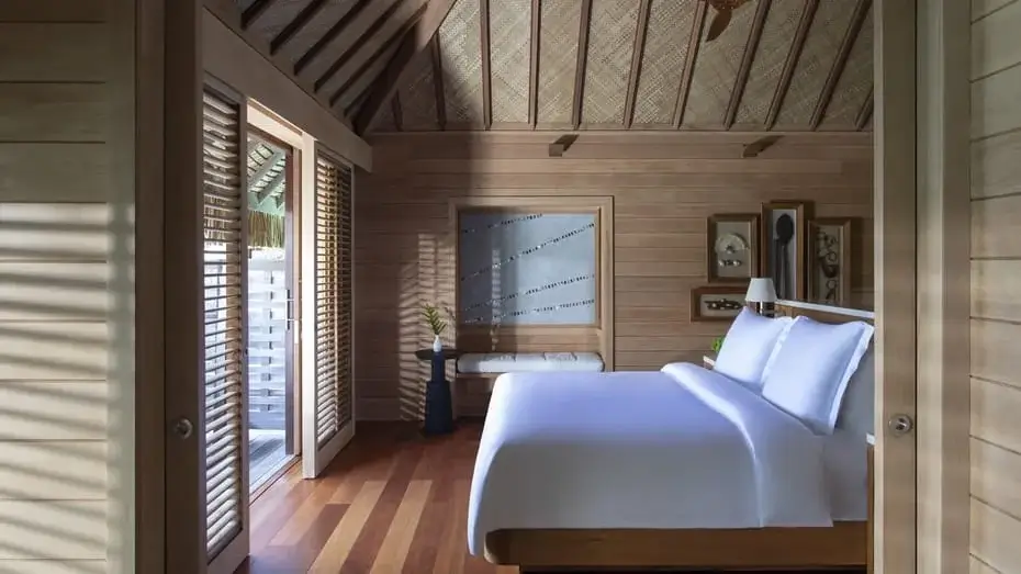 Hotel+Four+Seasons+Beach+View+Overwater+Bungalow+Suite+03