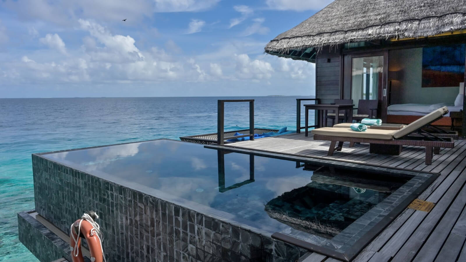 Coco bodu hithi escape water villa Clara Travel