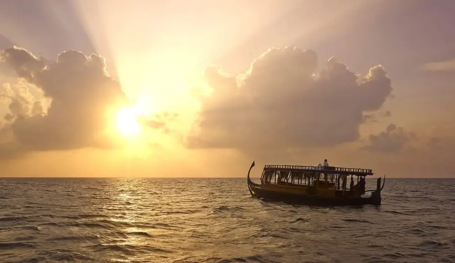 馬爾地夫旅遊_Fushifaru富士法魯渡假村_娛樂活動_日落巡遊