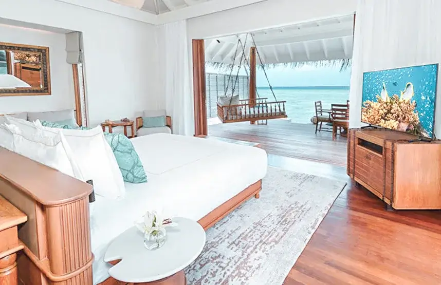 1_anantara_kihavah_over_water_pool_