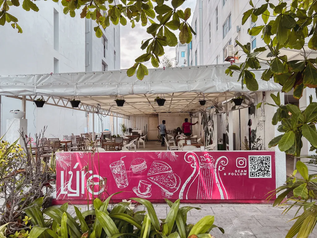 White harp 馬爾地夫過境旅館 (9)