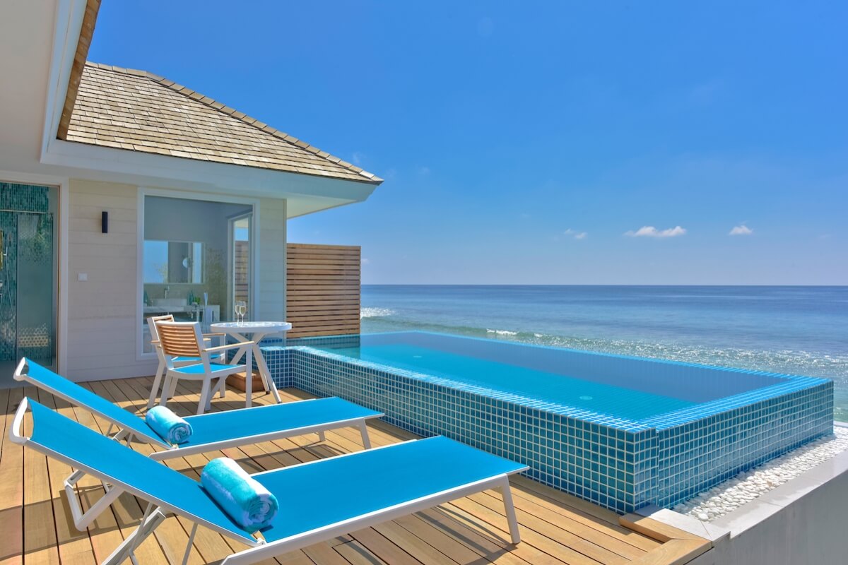 Kandinma ocean pool villa