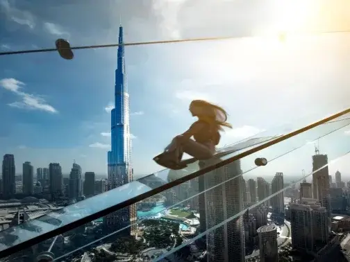 高空透明溜滑梯