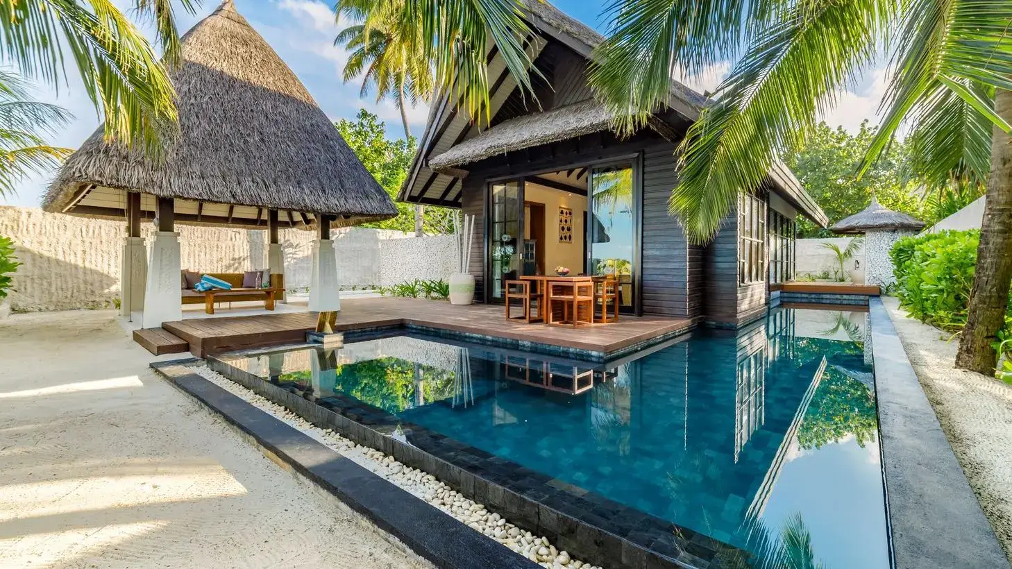 OZEN Reserve Beach Pool Villa