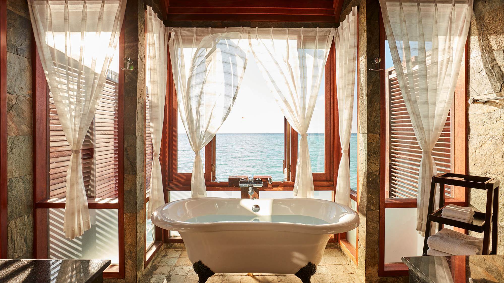 Olhuveli deluxe water villa 水上別墅戶外浴室