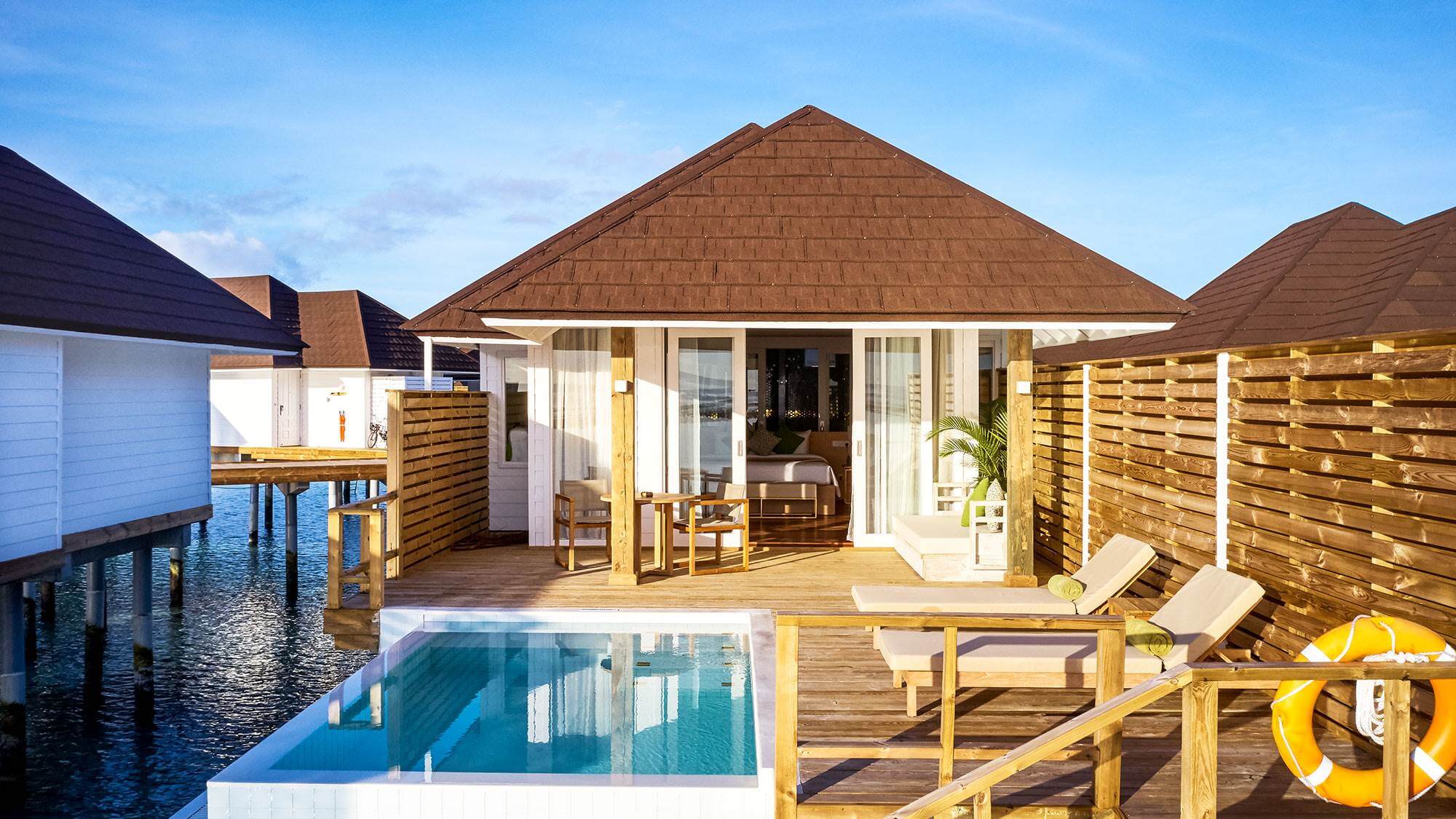 Olhubeli grand water with pool 水上泳池外觀