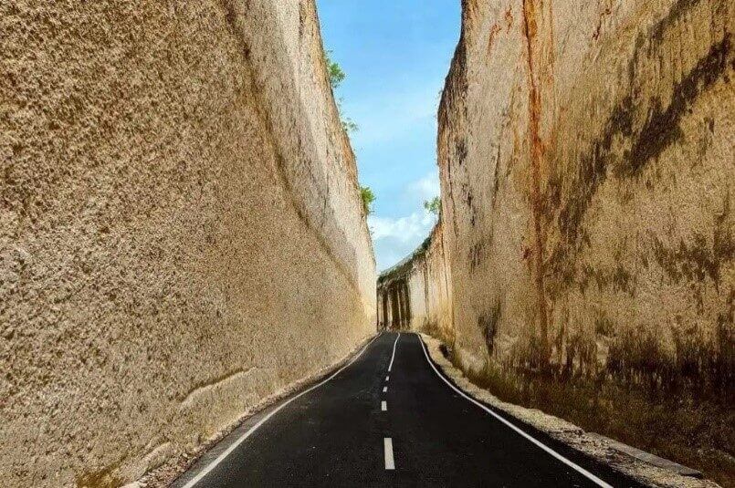 烏魯瓦圖白色粉筆牆斷崖公路