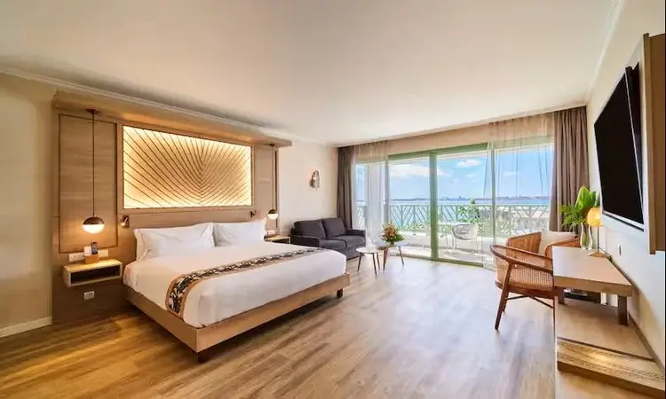 1+King+Bed+Premier+Ocean+View